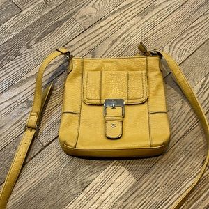 Nine West mustard, yellow Crossbody bag in like new condition